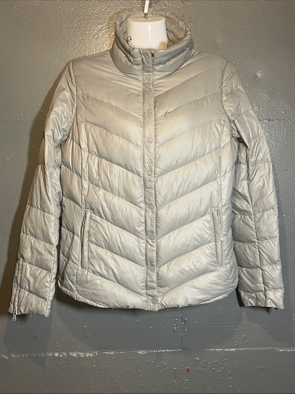 GAP Women's Light Gray Quilted Puff Jacket